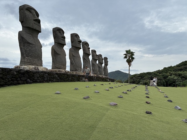 サンメッセ日南　モアイ像