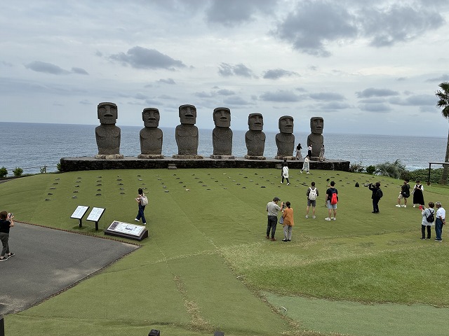 サンメッセ日南　モアイ像
