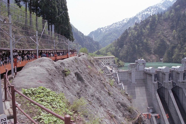 黒部峡谷トロッコ列車
